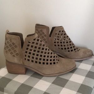 Crown Vintage booties